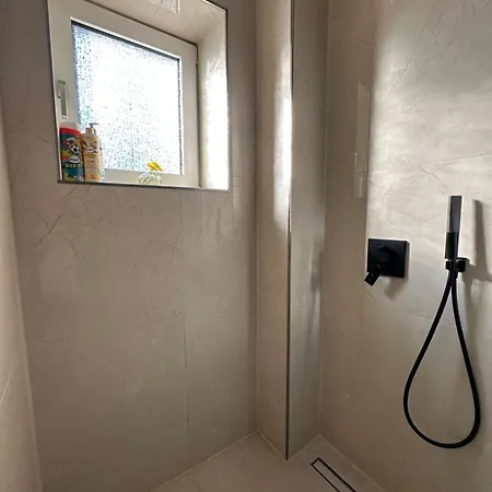 Kleine Moderne 1,5 Zimmerwohnung إسن